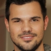 portrait Taylor Lautner