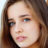 portrait Holly Earl