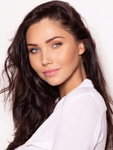 https://img.seriebox.com/people/35/35133/jessica-green_min225.jpg