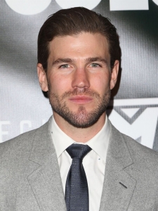 Next photo of Austin Stowell